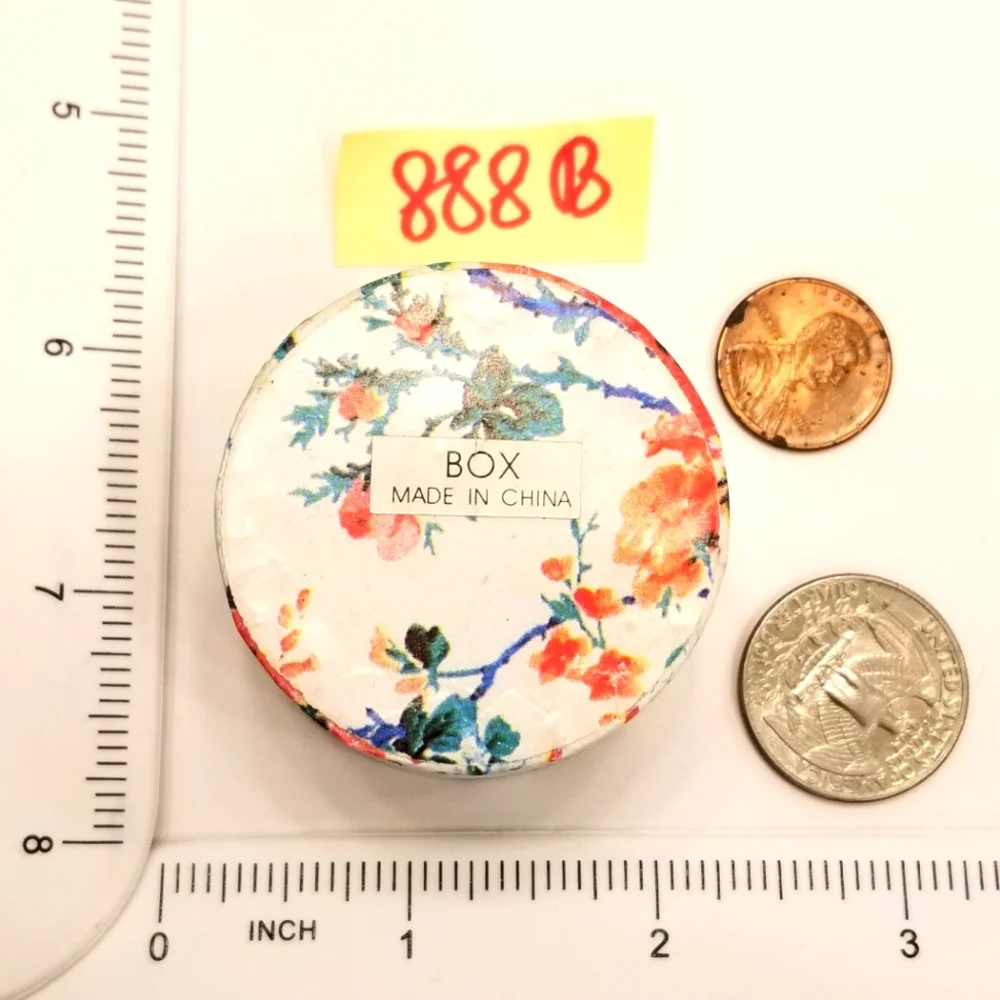 #888B Christmas Holiday Jewelry Box that looks like a Hat Box with Bow on Top